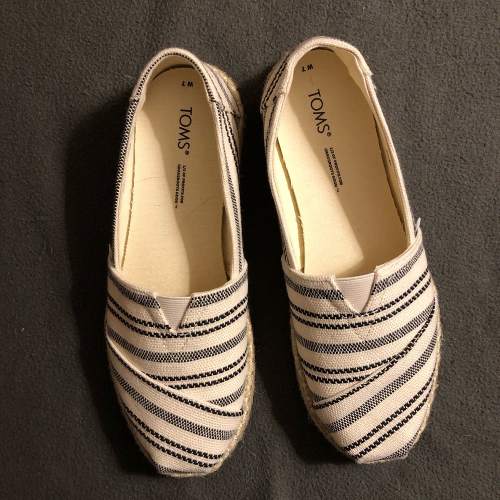 Toms espadrille size 7 Black and tan